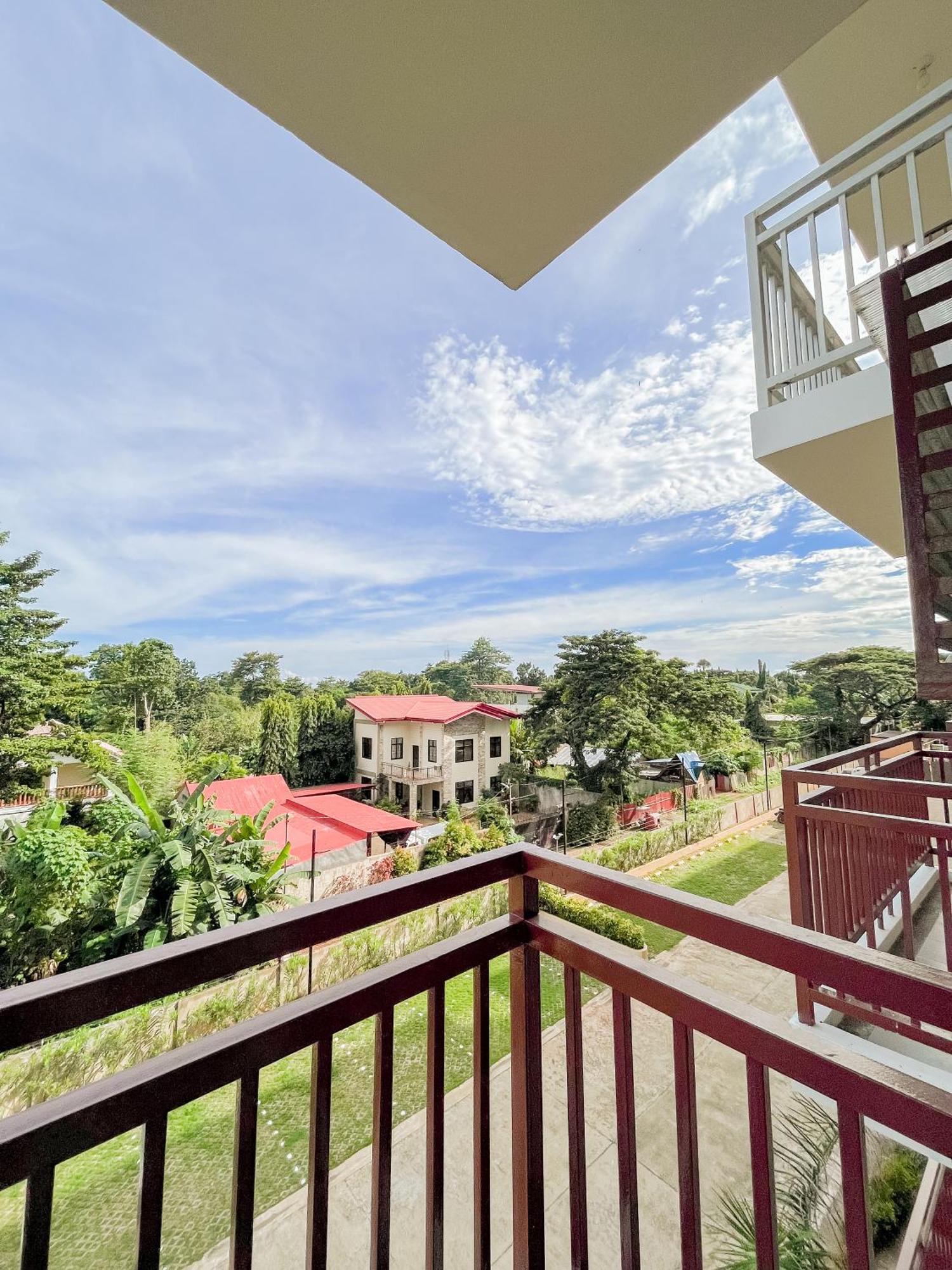 2 Bedroom And Studio Apartments With Private Pool And Gym In Vista Manors Verdant Puerto Princesa Eksteriør billede