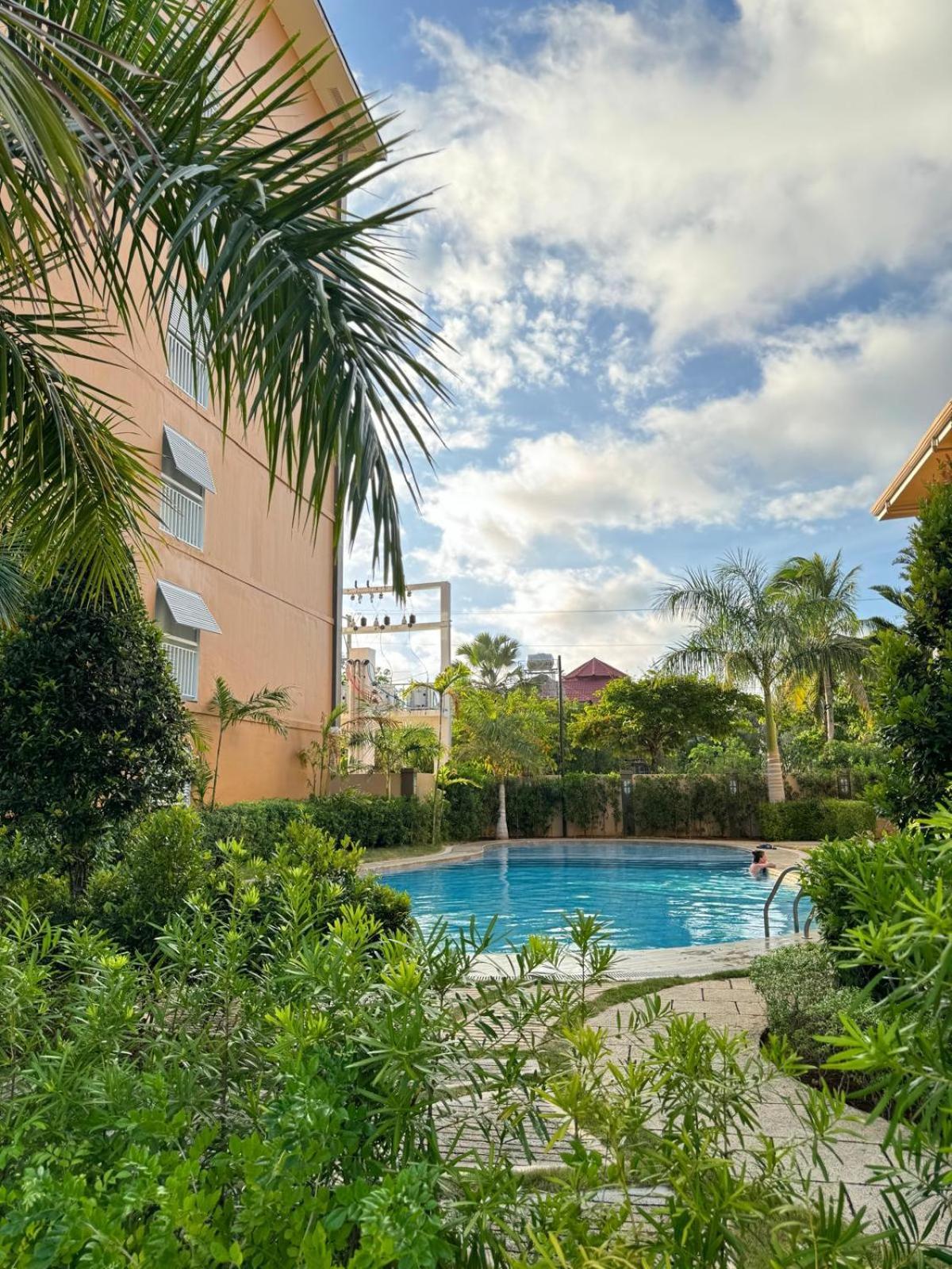 2 Bedroom And Studio Apartments With Private Pool And Gym In Vista Manors Verdant Puerto Princesa Eksteriør billede