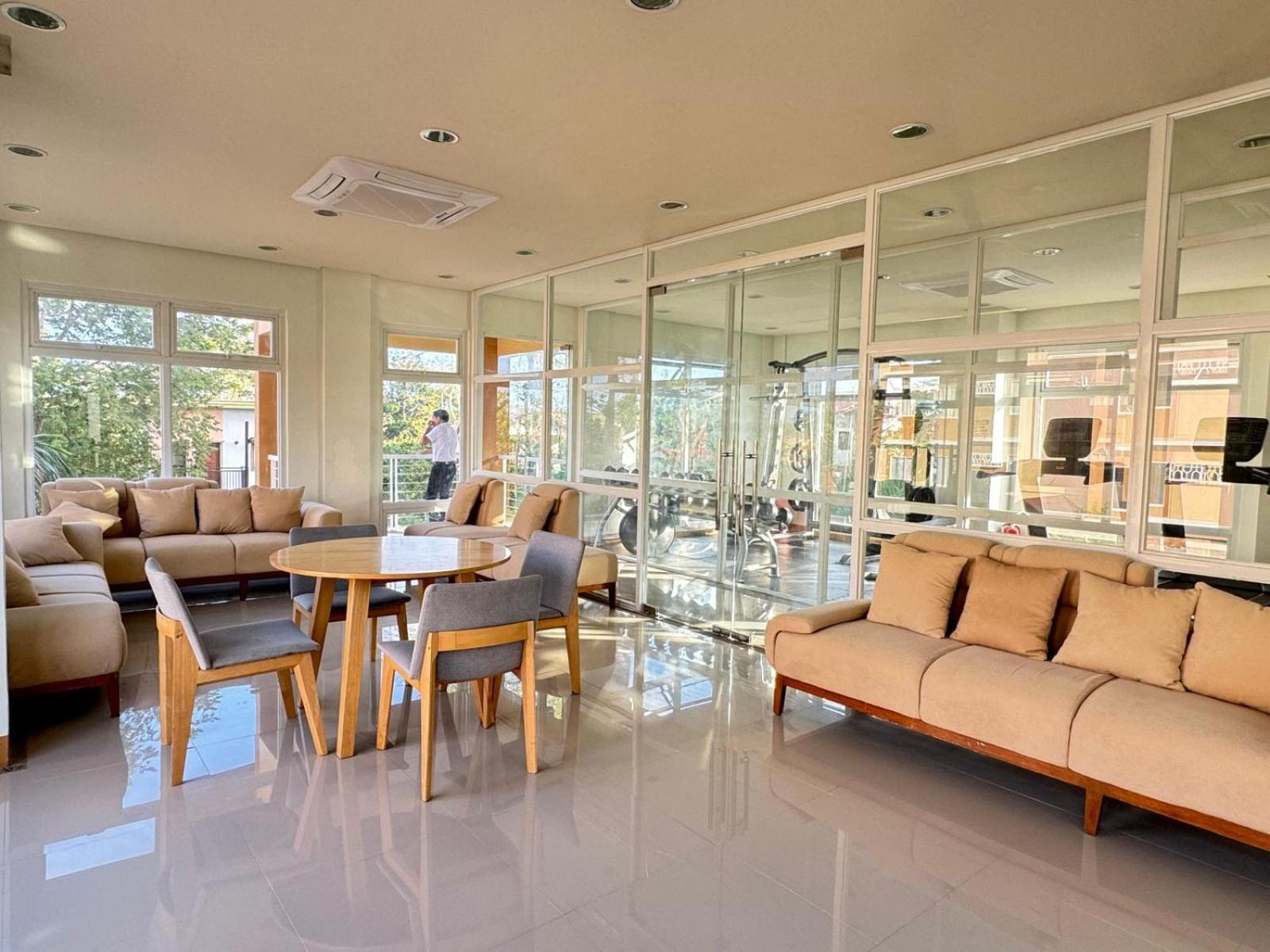 2 Bedroom And Studio Apartments With Private Pool And Gym In Vista Manors Verdant Puerto Princesa Eksteriør billede